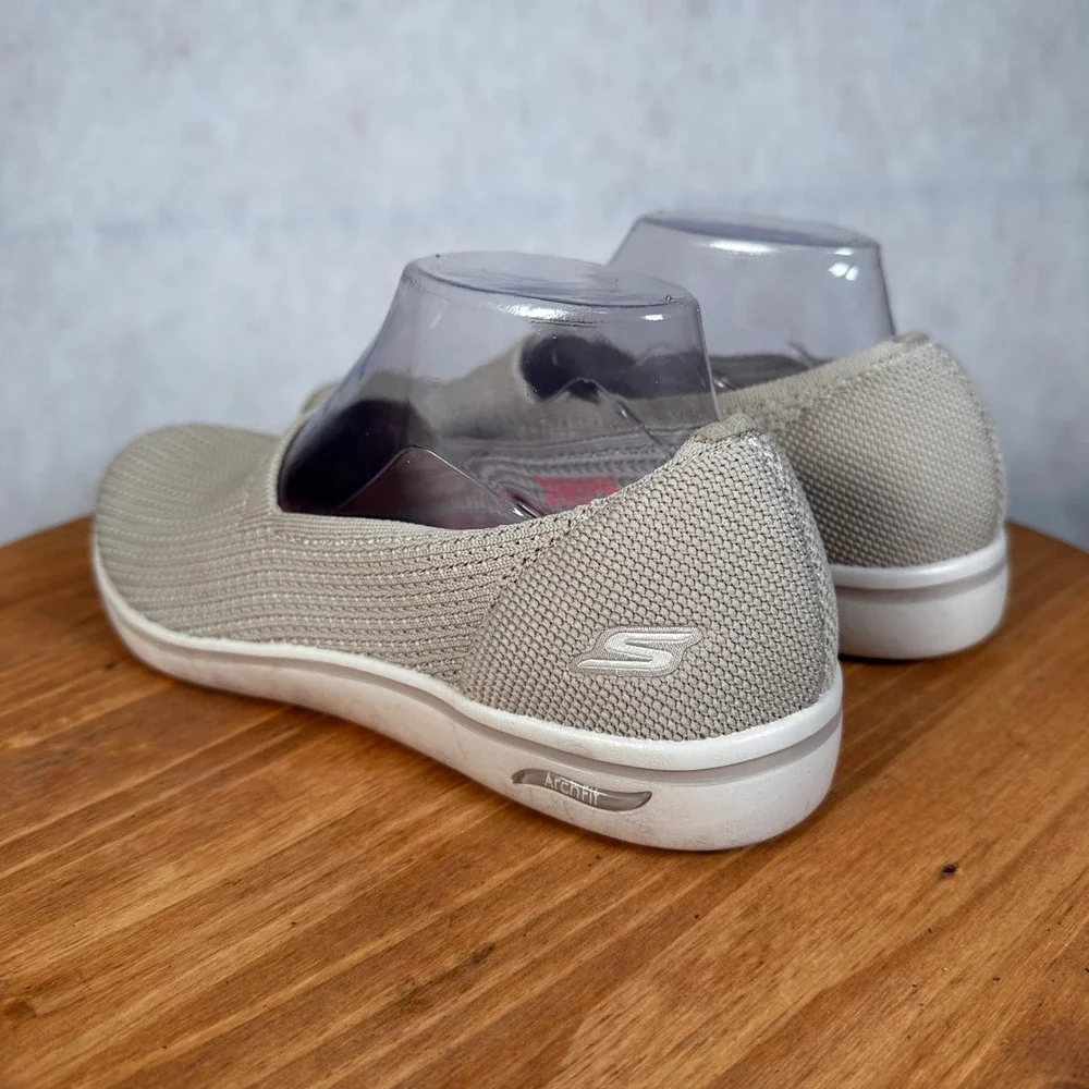 Skechers Arch Fit Slip On Womens 8 Taupe Good Stretch Fit Walking Shoes 136559